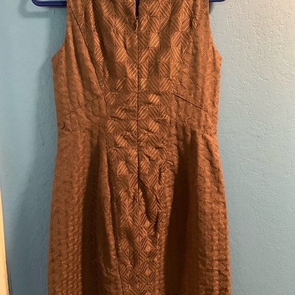 White House Black Market Size 6 Espresso Embroidered Sleeveless Shift Dress NWT - Picture 4 of 12